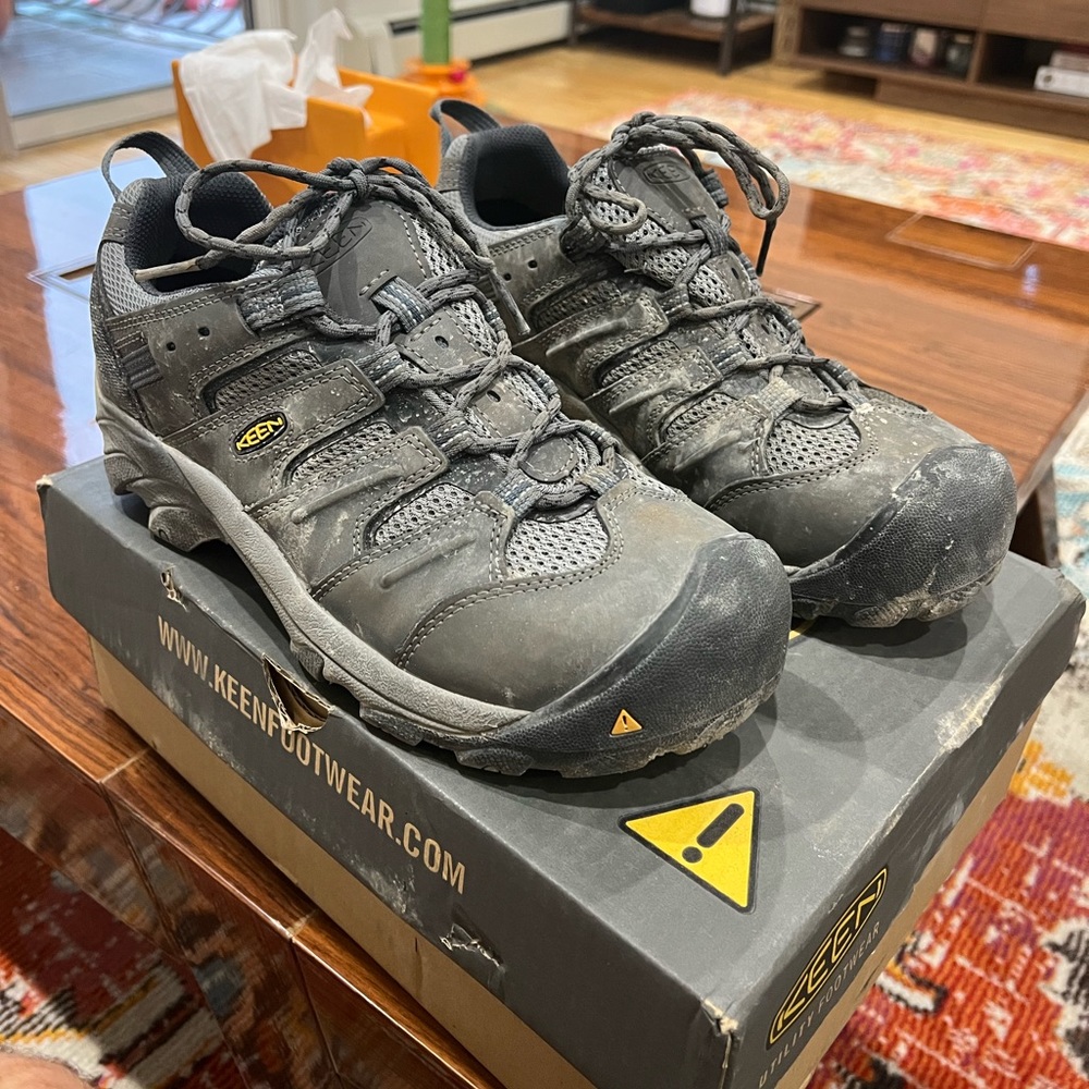 Keen Lansing Low - Grey - Size 9